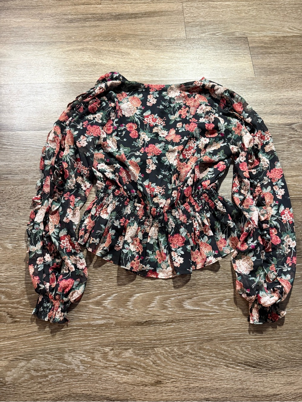 Express Ruffle Detail Floral Blouse - Picture 6 of 6